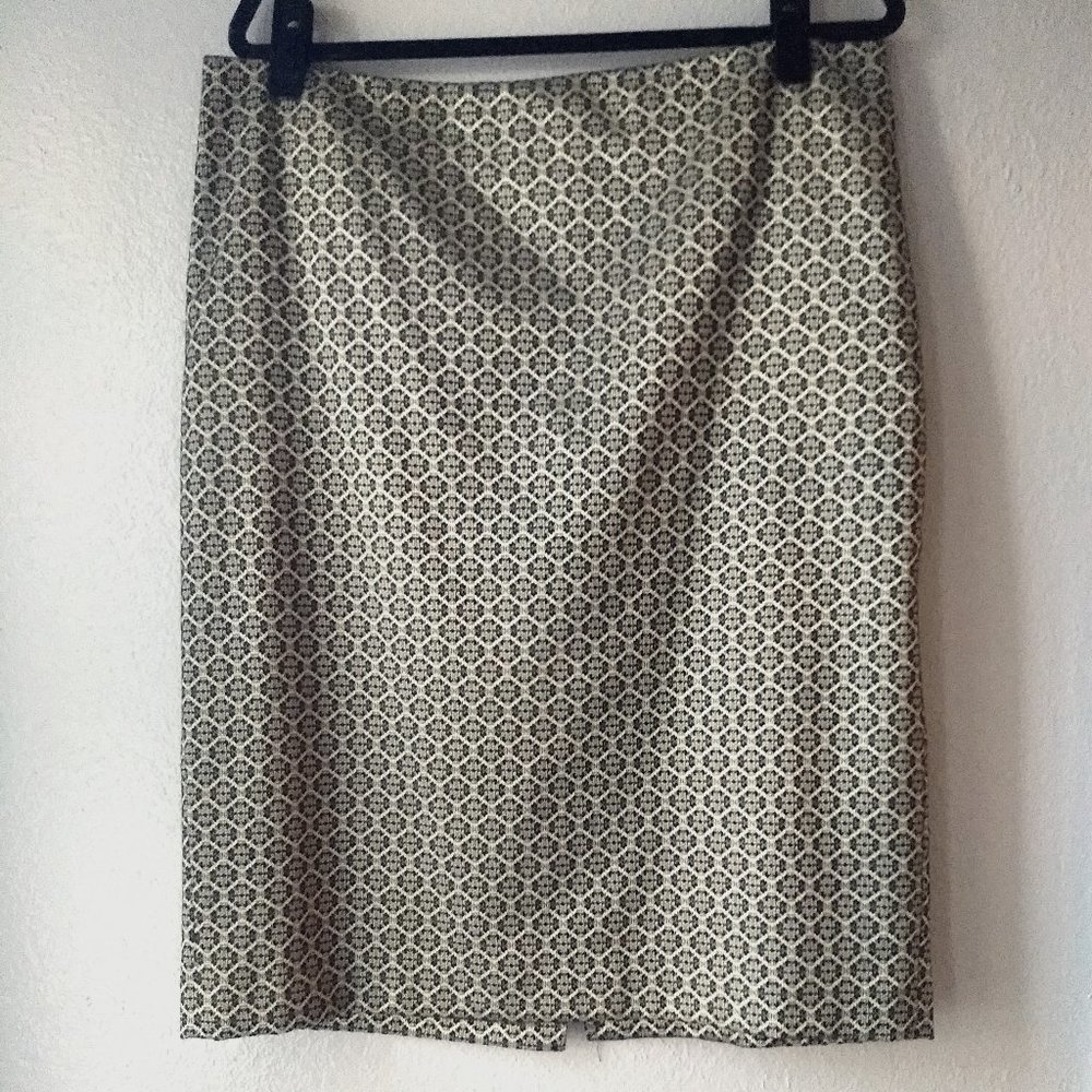 Ann Taylor Pencil, Midi Skirt, Black & Gold Foil look Jacquard  Size 14